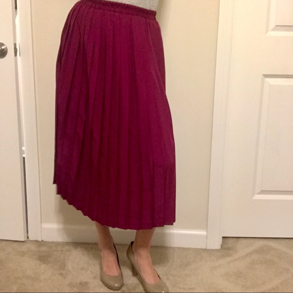 Solid Midi Pleated Skirt (size 6)